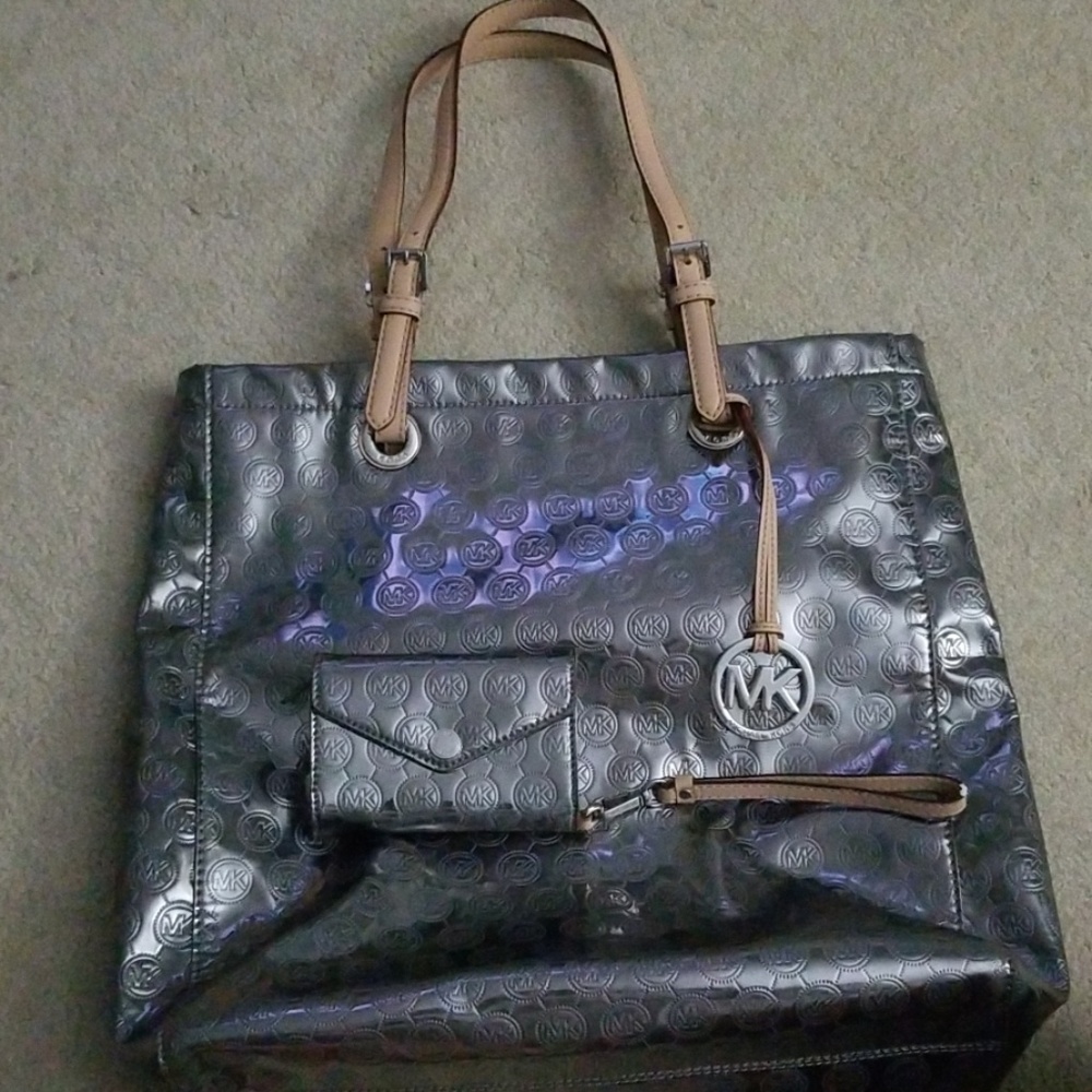 Michael Kors Silver Tote & Mini Wallet